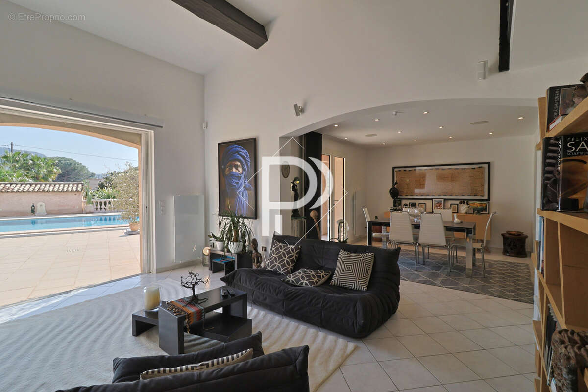 Maison à PLAN-DE-LA-TOUR