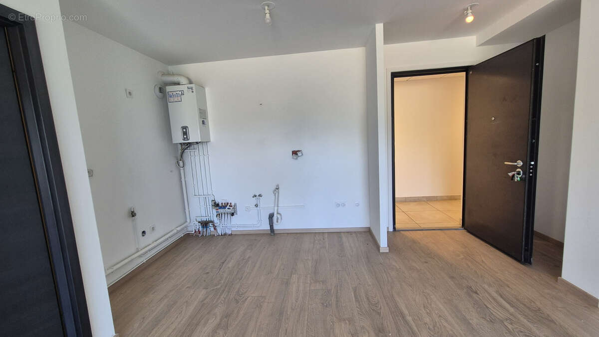 Yutz Aéroparc   Appartement 48 m2 rénové avec jardin privatif de 98 m2 et parking - photo 7