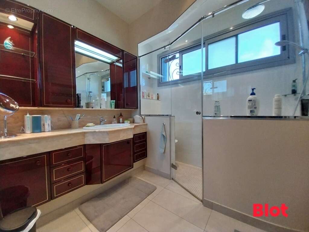 Maison à LE VIVIER-SUR-MER