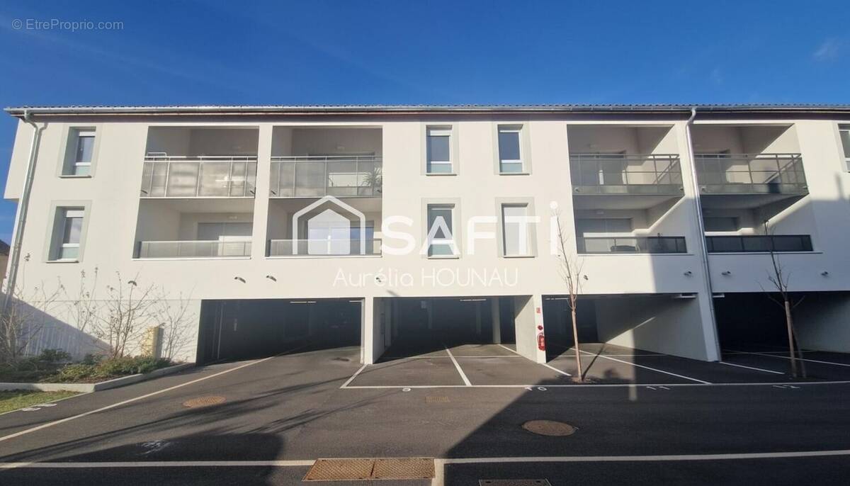 Photo 1 - Appartement à PINS-JUSTARET