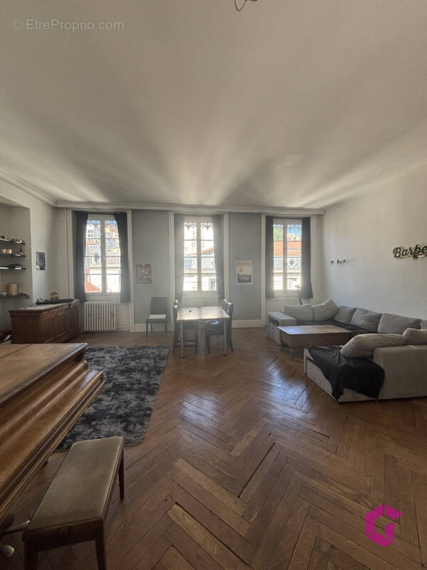 Appartement à SAINT-ETIENNE