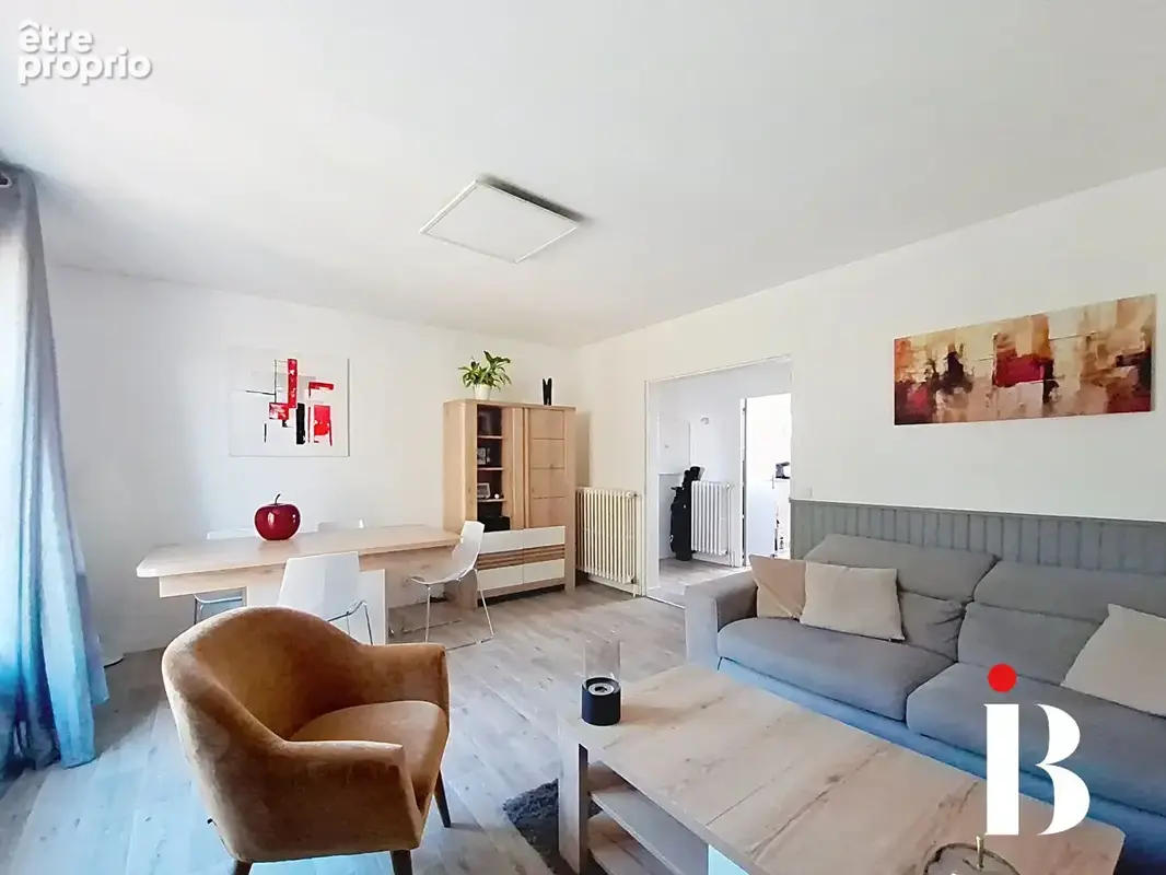 Appartement traversant rénové au dernier étage - photo 3