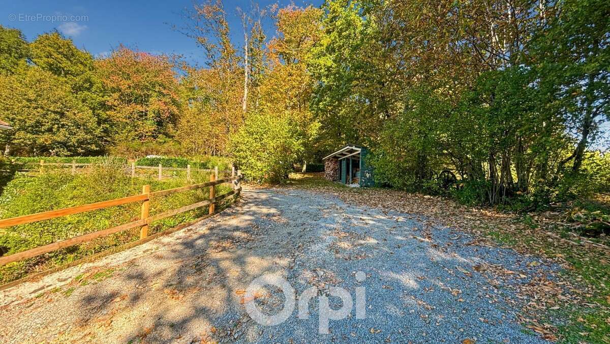 Maison à CHATELUS-LE-MARCHEIX