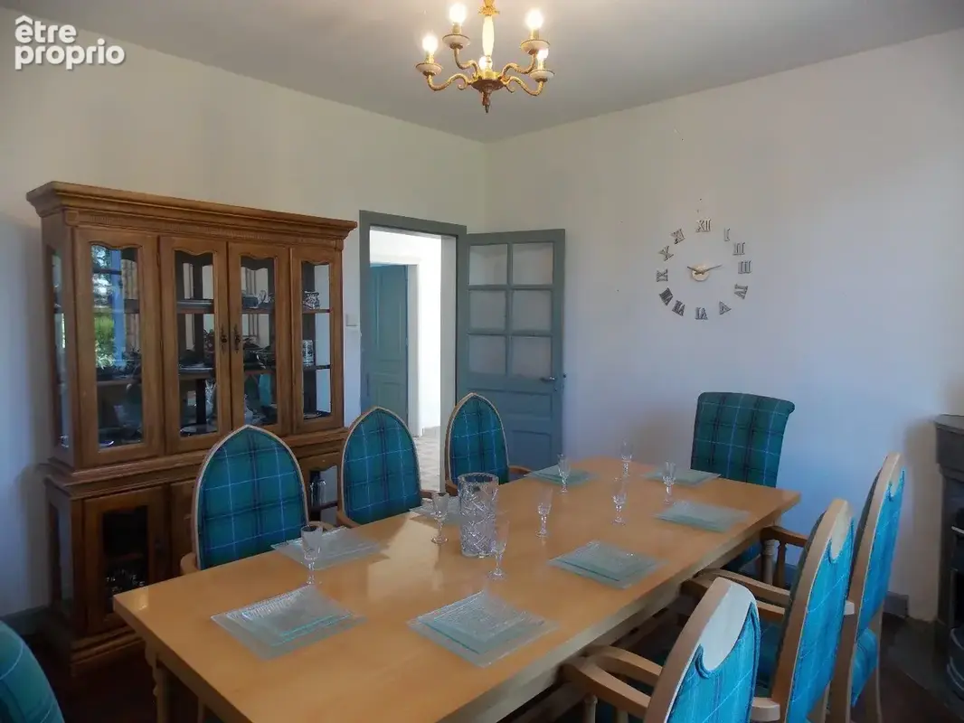 Belle maison individuelle en pierre rénovée de 6 chambres avec belle piscine et grand jardin attenant. - photo 13