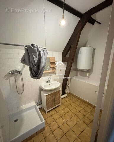 Salle d'eau  - Appartement à CHATELLERAULT