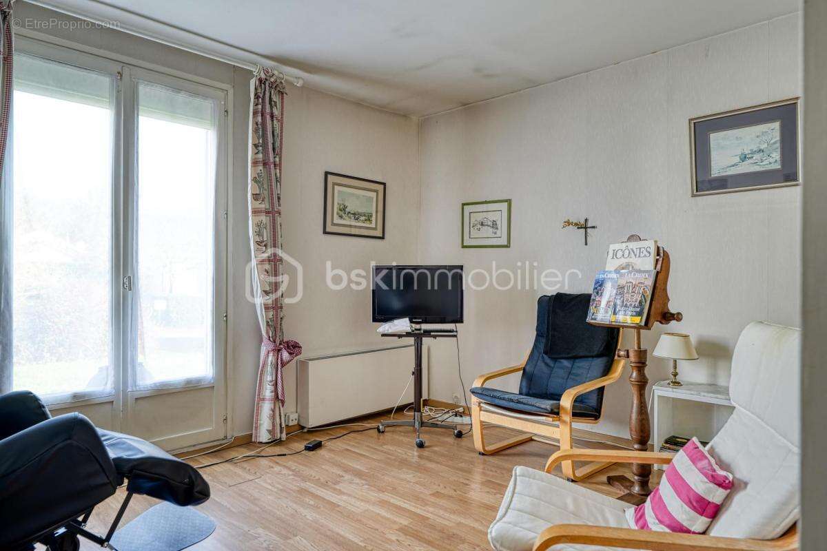 Maison à VOISINS-LE-BRETONNEUX