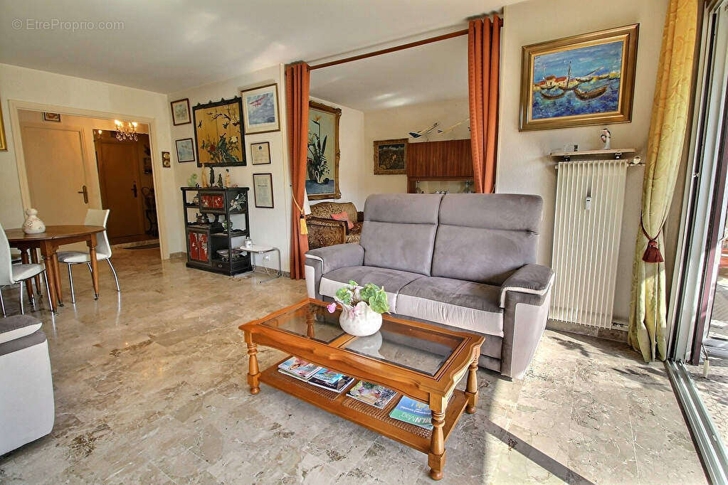 Appartement à MANDELIEU-LA-NAPOULE