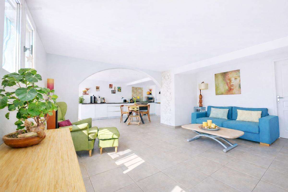 Maison 163 m² à Villeneuve-Les-Avignon  - photo 3