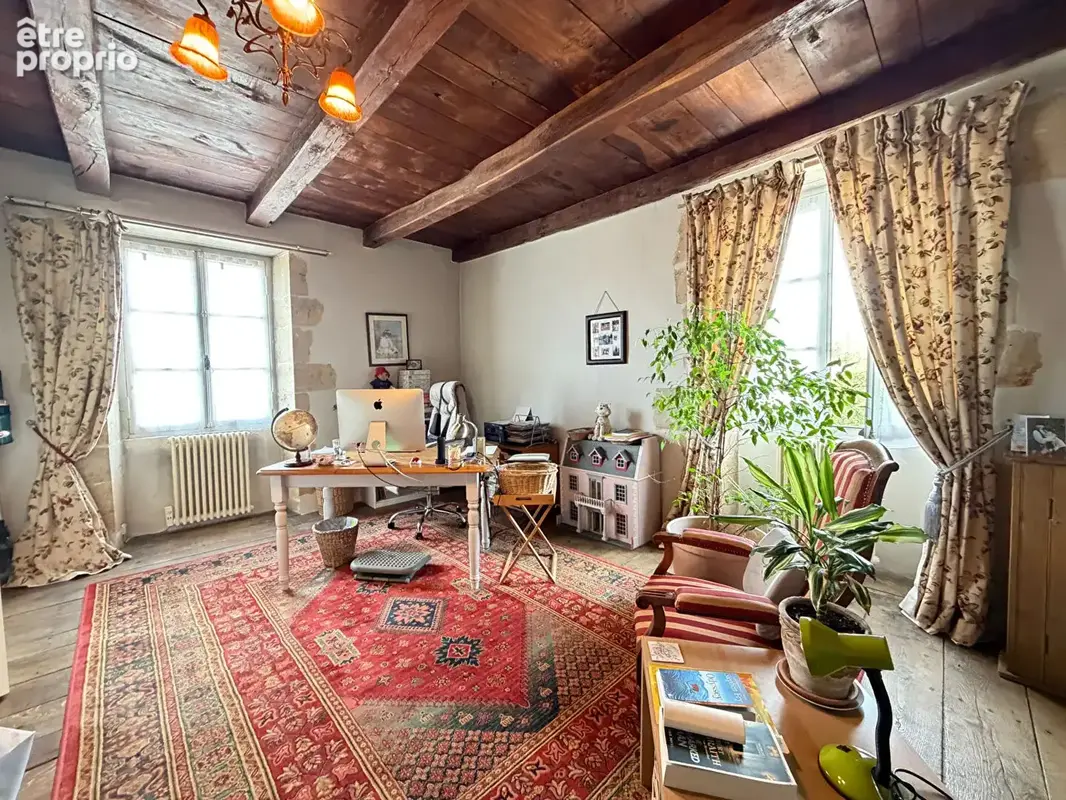 Superbe maison de maître rénovée de 4 chambres avec jardins paysagers, dépendances et maison du XVIIIe siècle à rénover - photo 9