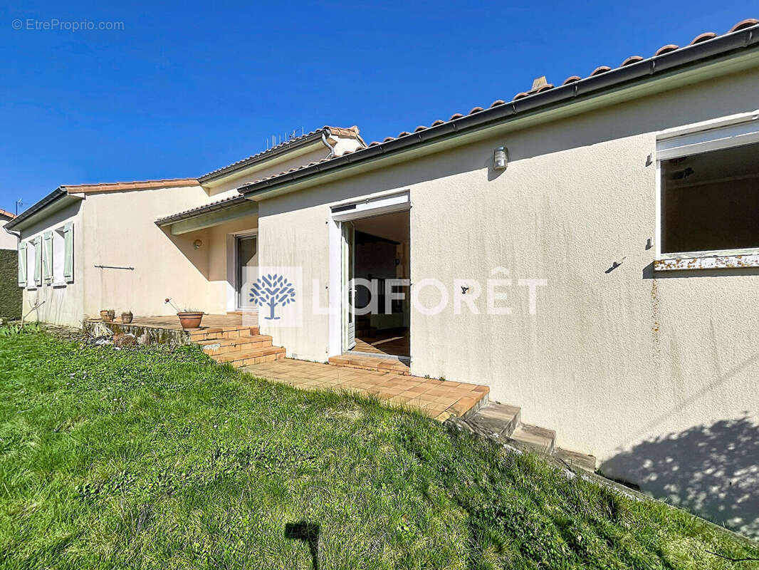 Maison à SECONDIGNY