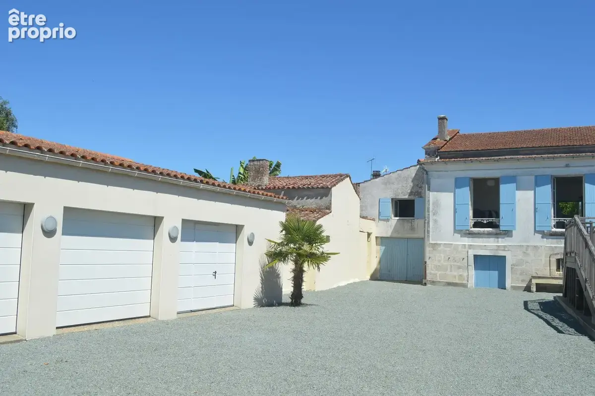 Maison avec piscine, commerces à pied ,dépendances et  grands garages, proche TGV et plages - photo 4