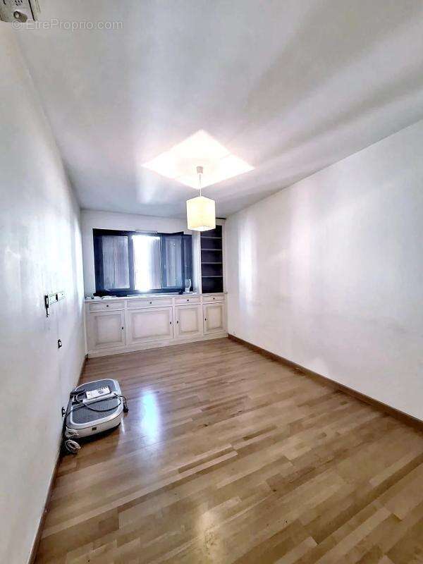 Appartement à MARSEILLE-5E