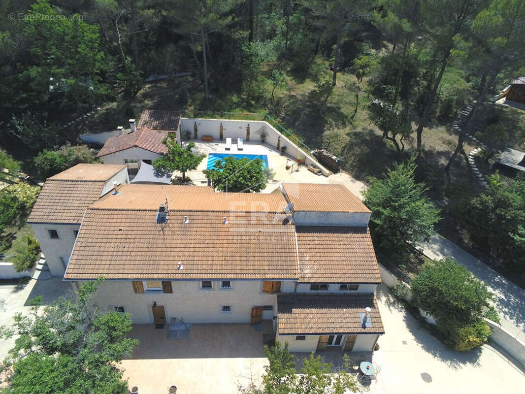 Maison à SIMIANE-COLLONGUE