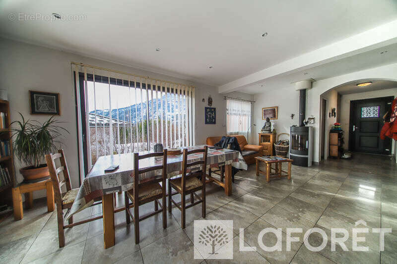 Maison à SAINT-CREPIN