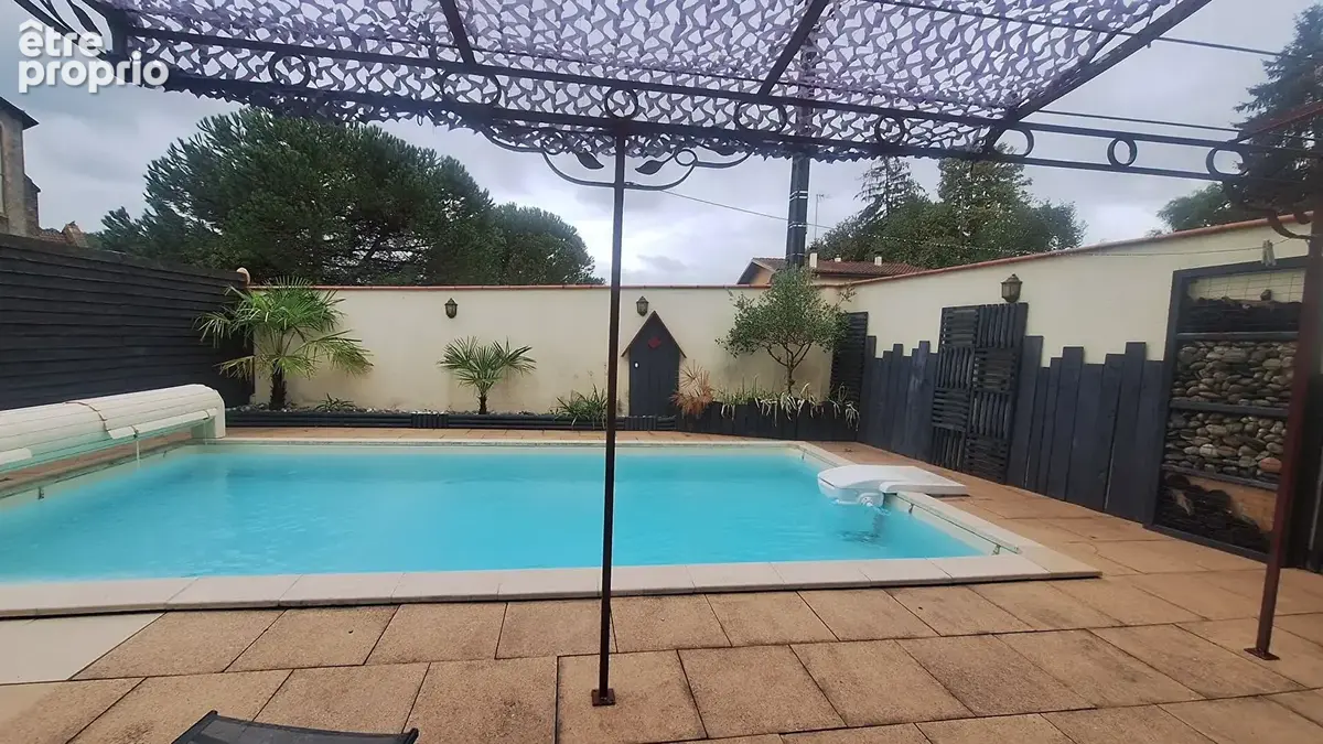 Maison familiale aux beaux volumes, avec piscine et extérieur - photo 3