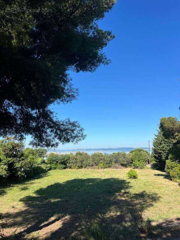 Terrain à VITROLLES