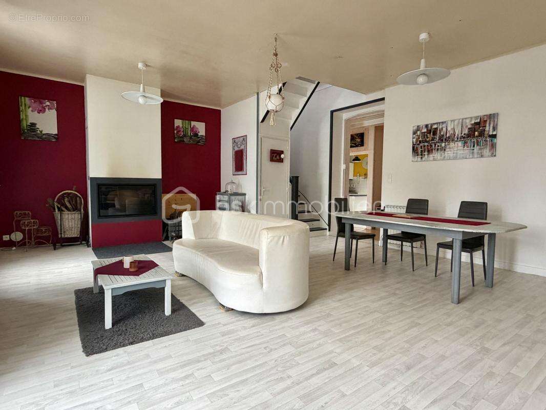 Maison à CHATEAUNEUF-DU-FAOU