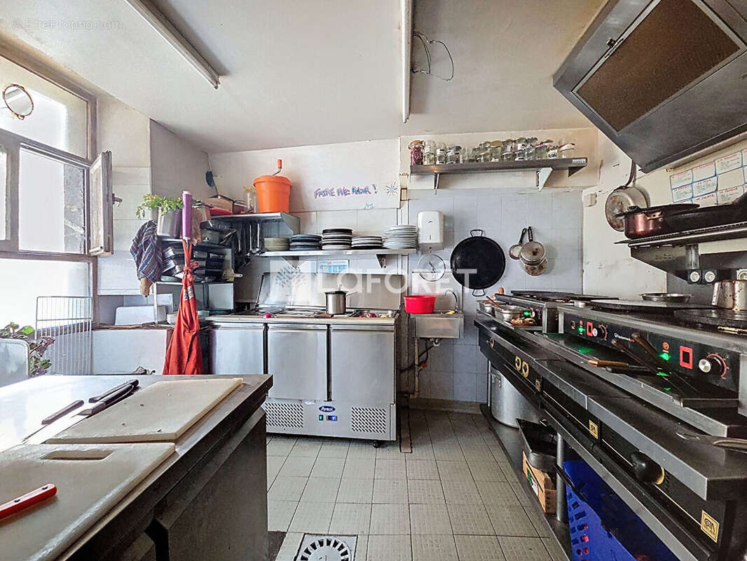 Local commercial Orthez 5 pièce(s) 97m² - photo 8