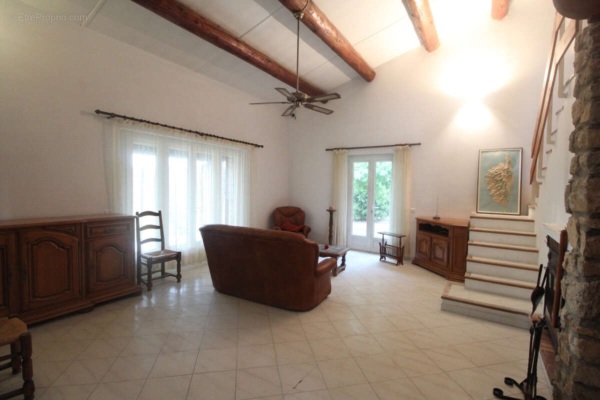 Luberon. A vendre à Gargas, en exclusivité, propriété en pierres avec grand terrain - photo 3
