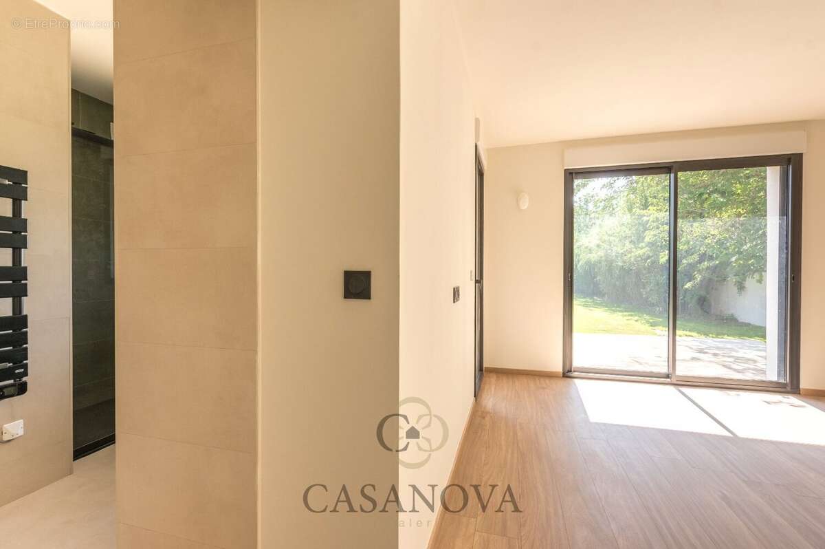 Maison à MAUGUIO