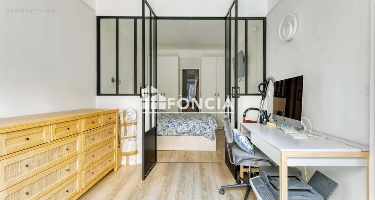 Appartement à PARIS-16E