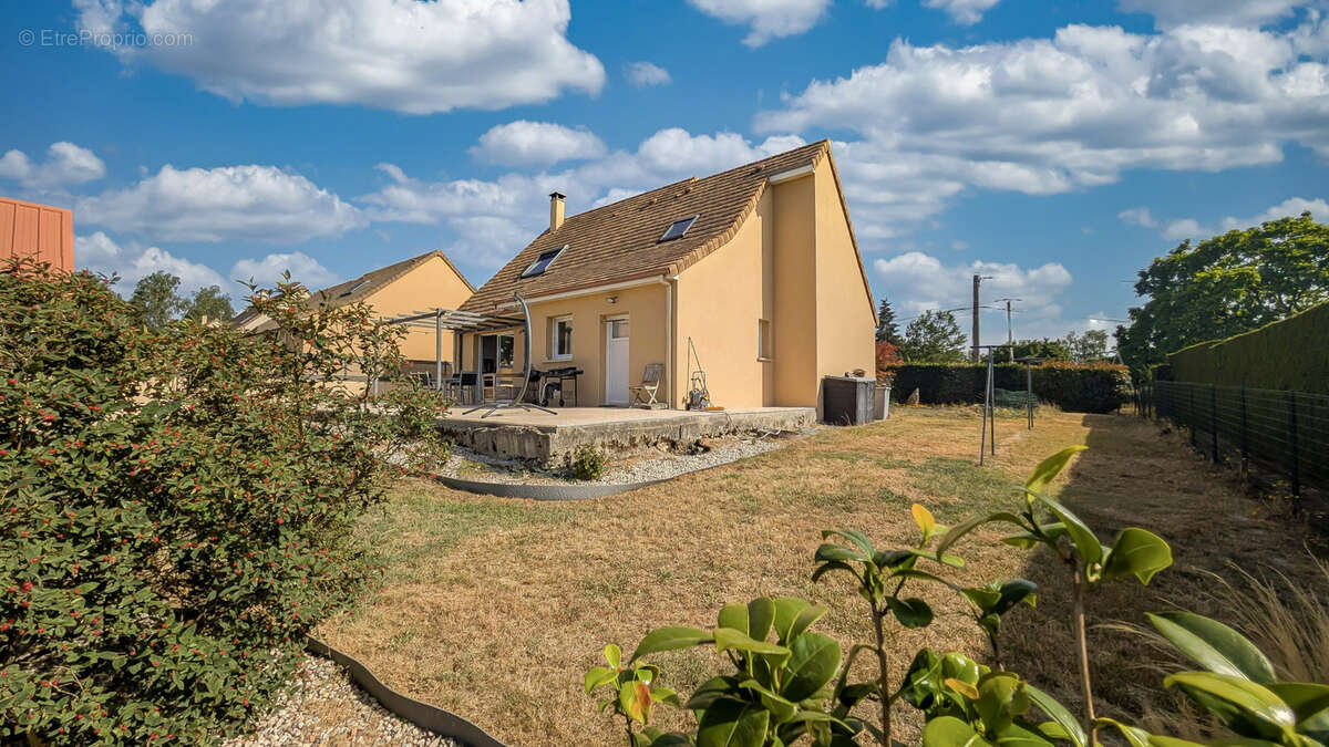 Maison à CERANS-FOULLETOURTE