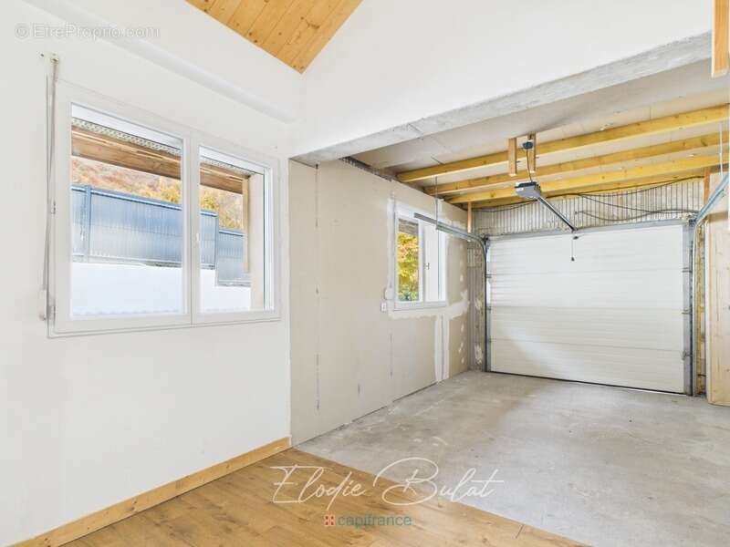 Maison de charme de plain-pied avec piscine et dépendances – MONTAILLEUR (73) - photo 13