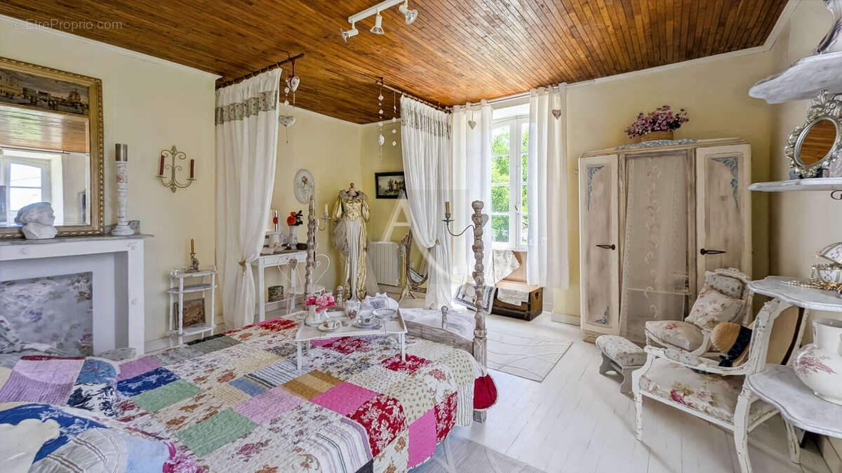 Exceptionnelle propriété de caractère avec gîte et dépendances - photo 8
