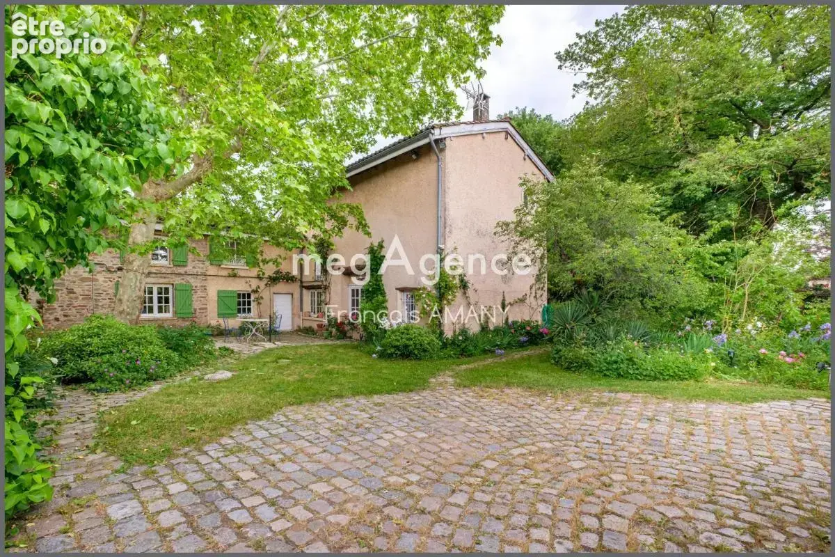 Une maison de charme au cœur de Dommartin - photo 3
