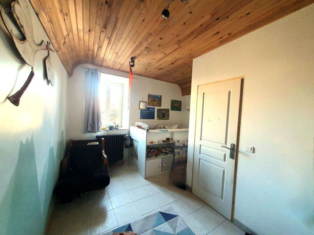 Maison à BERRIAS-ET-CASTELJAU