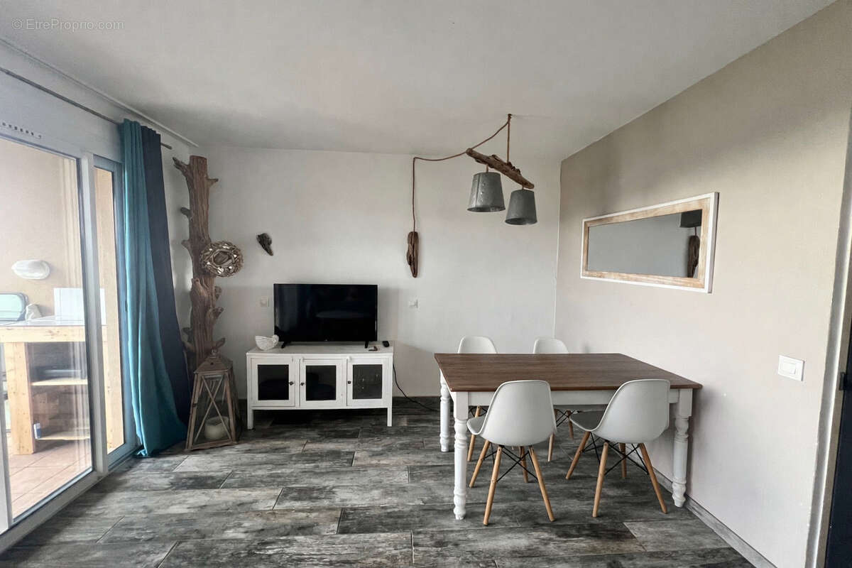 Appartement à ROQUEBRUNE-SUR-ARGENS