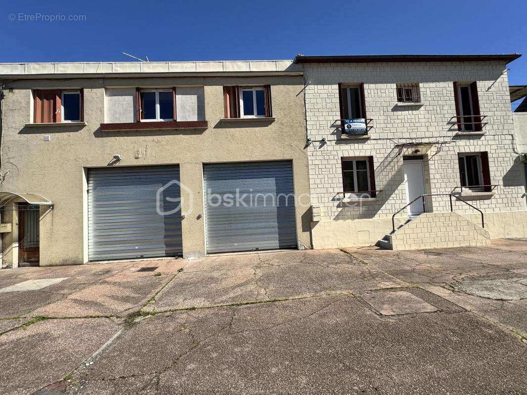 Appartement à LES PAVILLONS-SOUS-BOIS