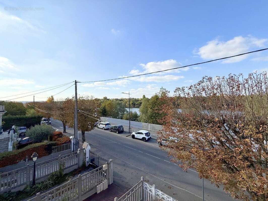 Maison à SARTROUVILLE