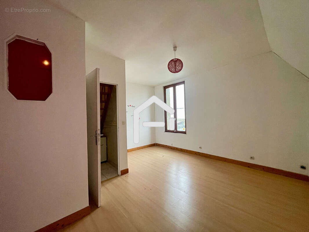 Maison à LIGNY-LE-CHATEL