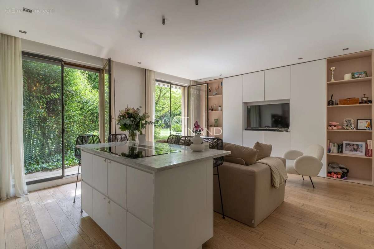 Appartement à NEUILLY-SUR-SEINE