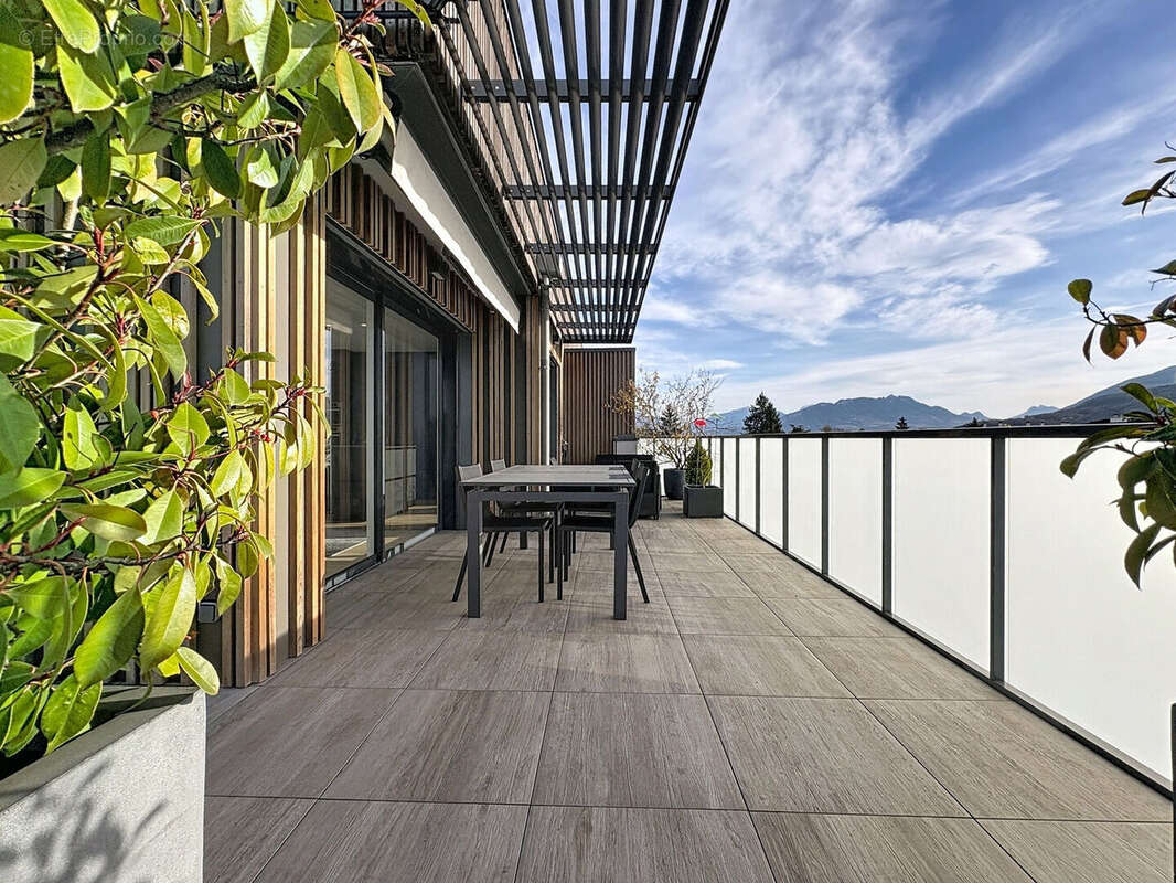 Appartement Attique Annecy 4 pièce(s) 94 m2 - photo 2