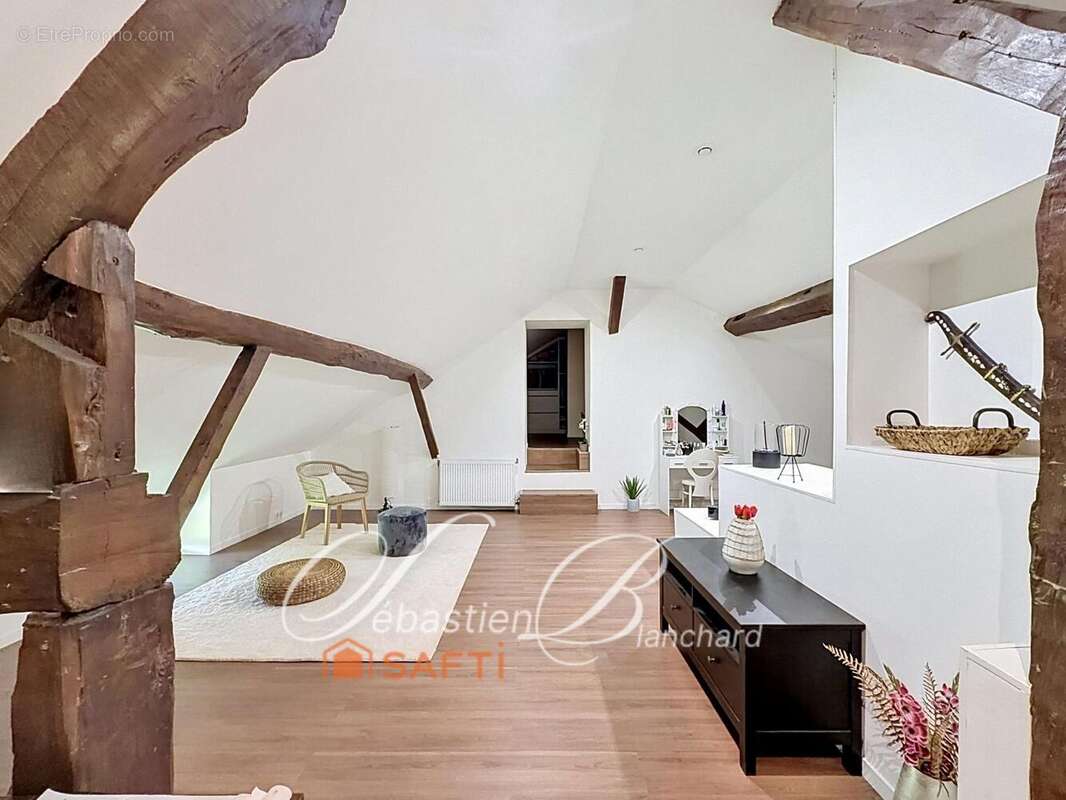 Maison 205 m² à Usinens  - photo 7