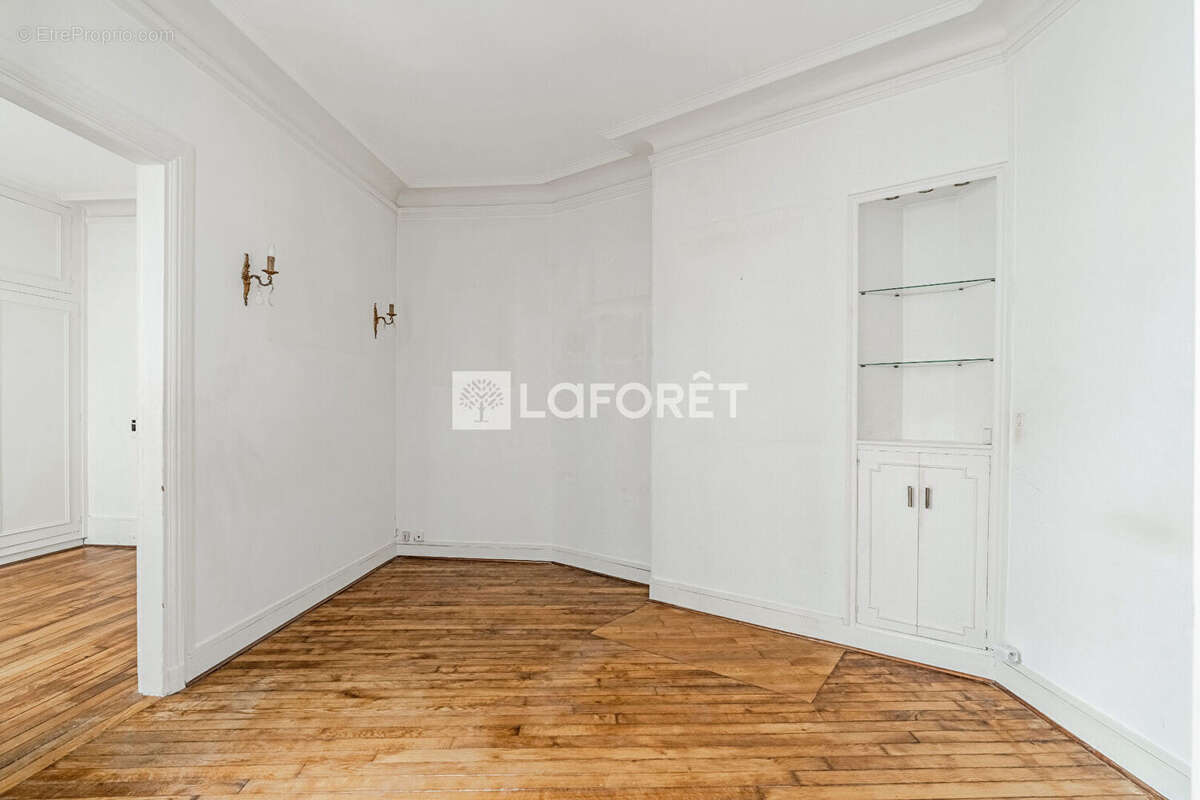 Proche place wagram - bel immeuble - 2 pieces - elegant - au calme - photo 13