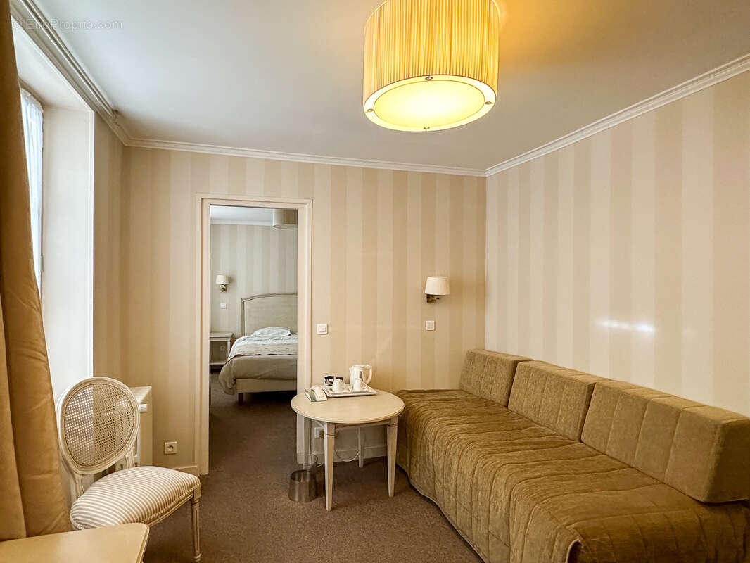 Commerce à PARAY-LE-MONIAL