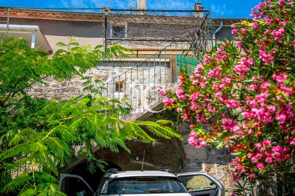 Maison à SAINT-PAUL-LE-JEUNE