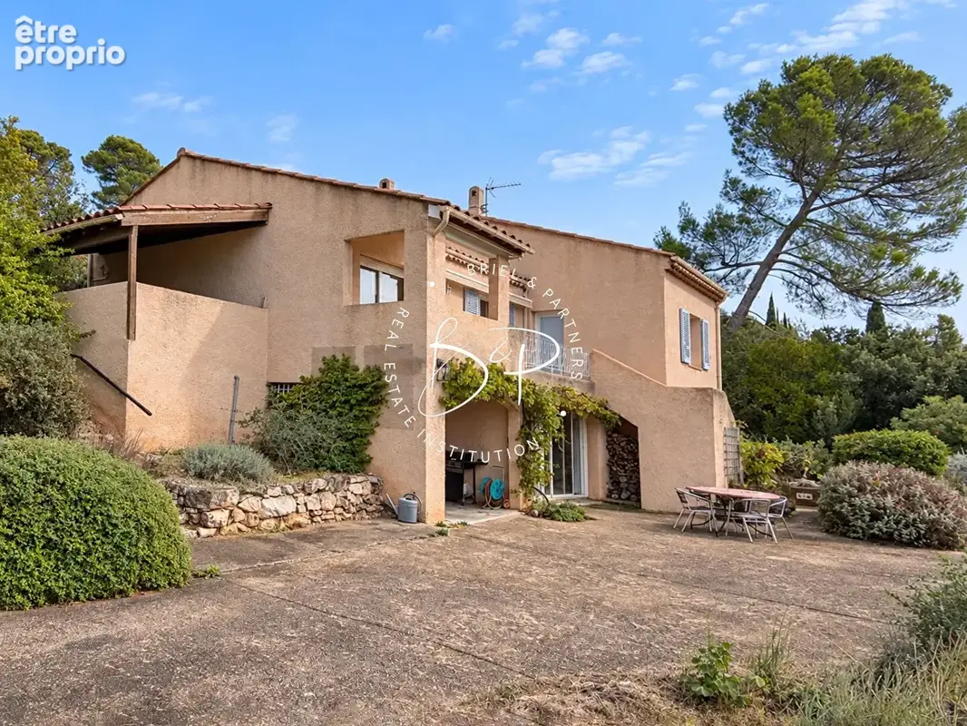 LORGUES ? Propriété avec vue dominante, piscine et appartement indépendant - photo 5