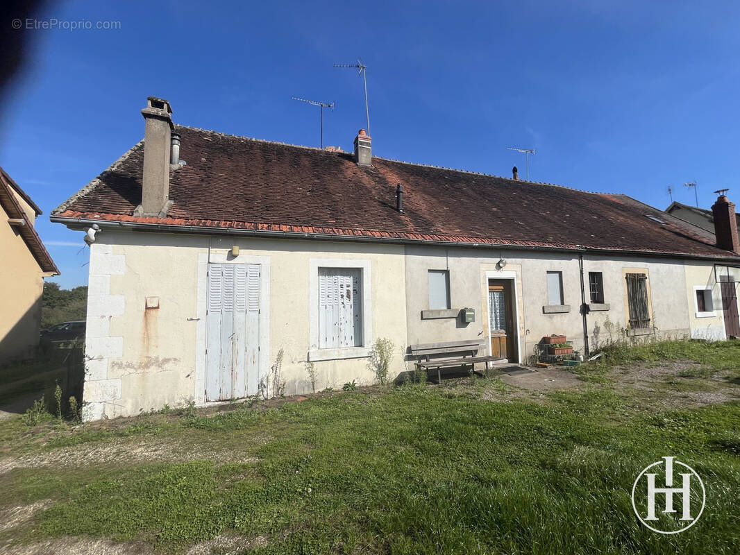 Maison à SAINT-BONNET-TRONCAIS