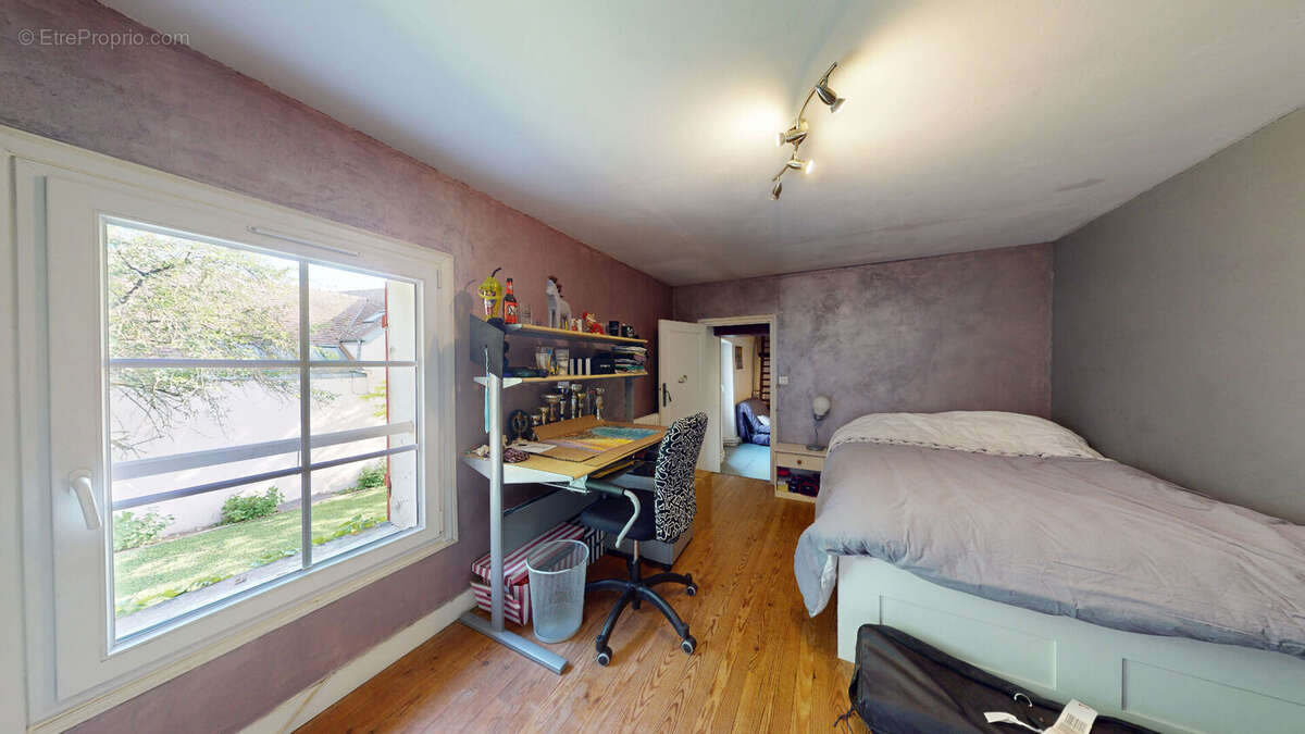 Maison à CRECY-LA-CHAPELLE