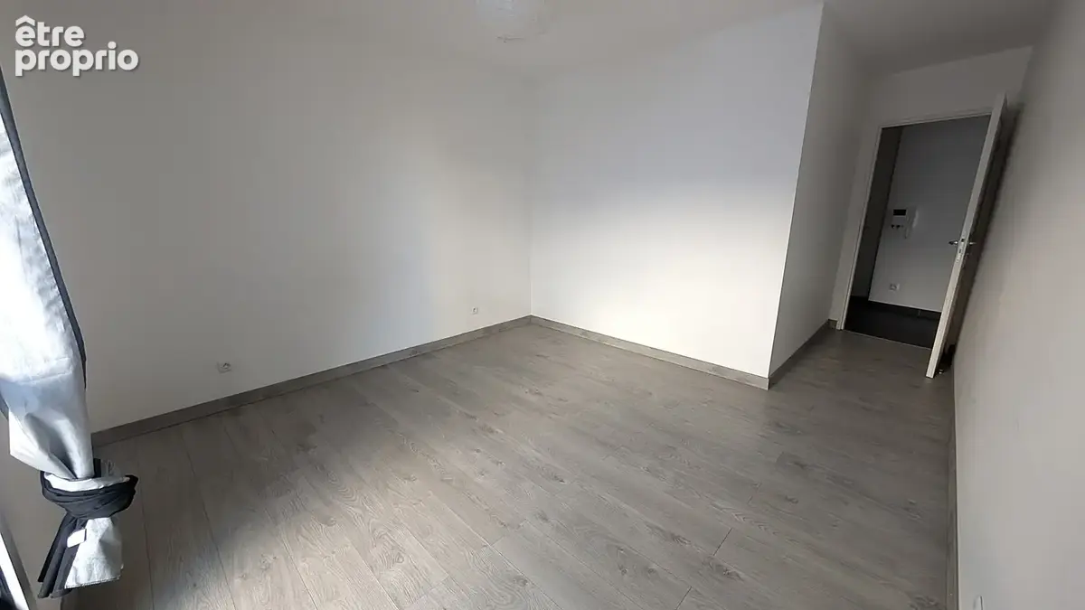 Appartement T2 de 54 m2 avec balcon, cave et parking   résidence récente à La Riche - photo 4