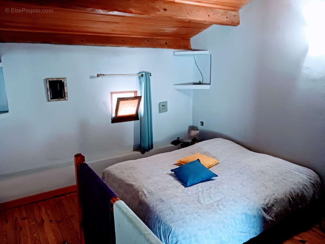 Maison à SAINT-ETIENNE-DE-FONTBELLON