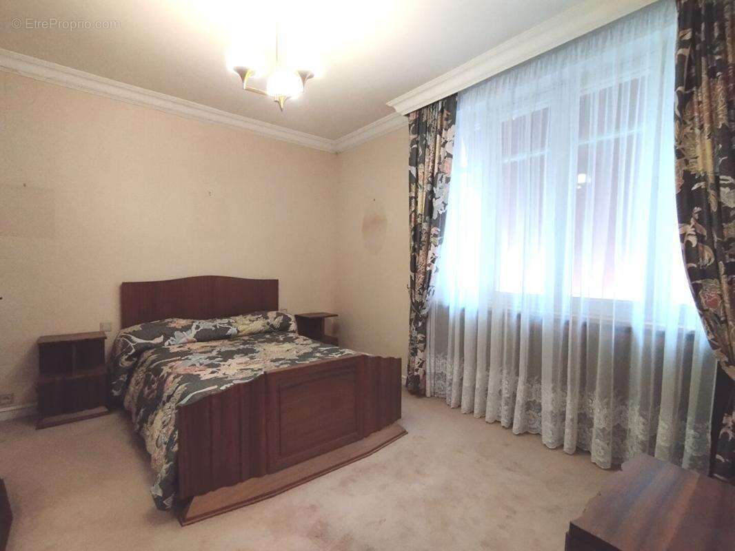 Maison à LA CHAPELLE-BASSE-MER