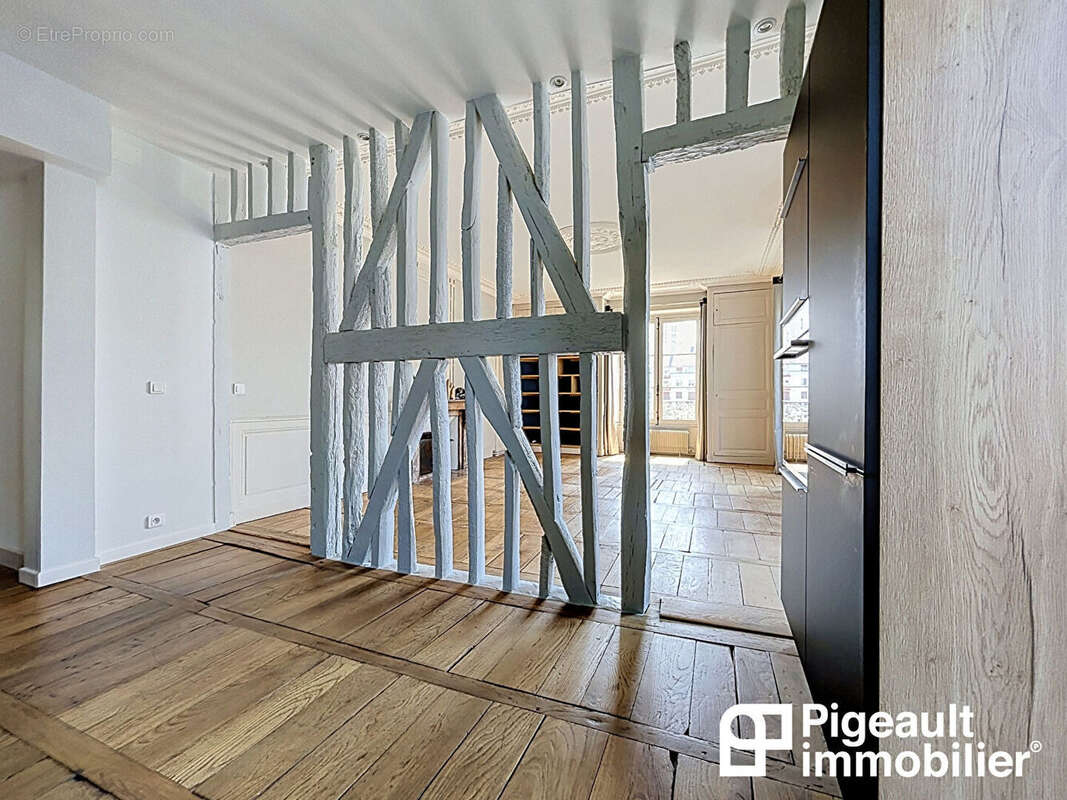 Appartement  T5 à vendre - Rennes - Centre ville - Les halles - 100 m² - Ascenseur - Garage à louer - photo 4