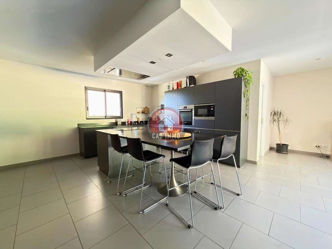 Maison plain-pied 160m², 5 chambres, proche Bergerac - photo 4