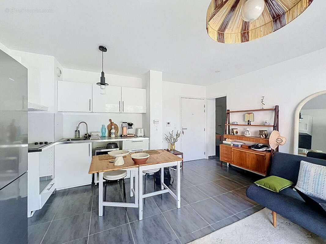 COUP DE COEUR ! Magnifique T3 avec terrasse de 20 m² et garage - Résidence récente -DPE A - photo 2