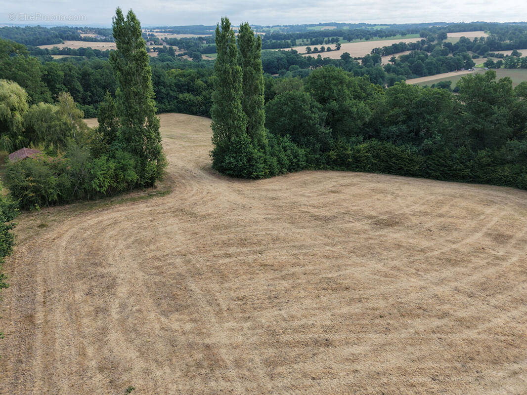 Terrain à SAINT-MARTIN-LE-VIEUX